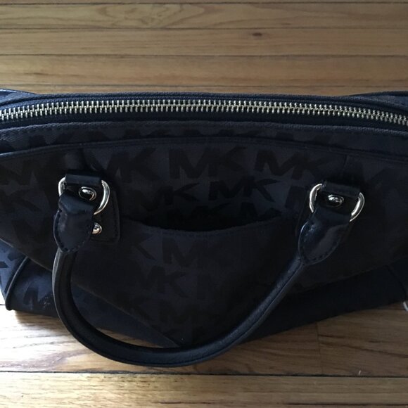 Michael Kors Charlotte Black Signature Logo Satchel Handbag Purse - Picture 10 of 11